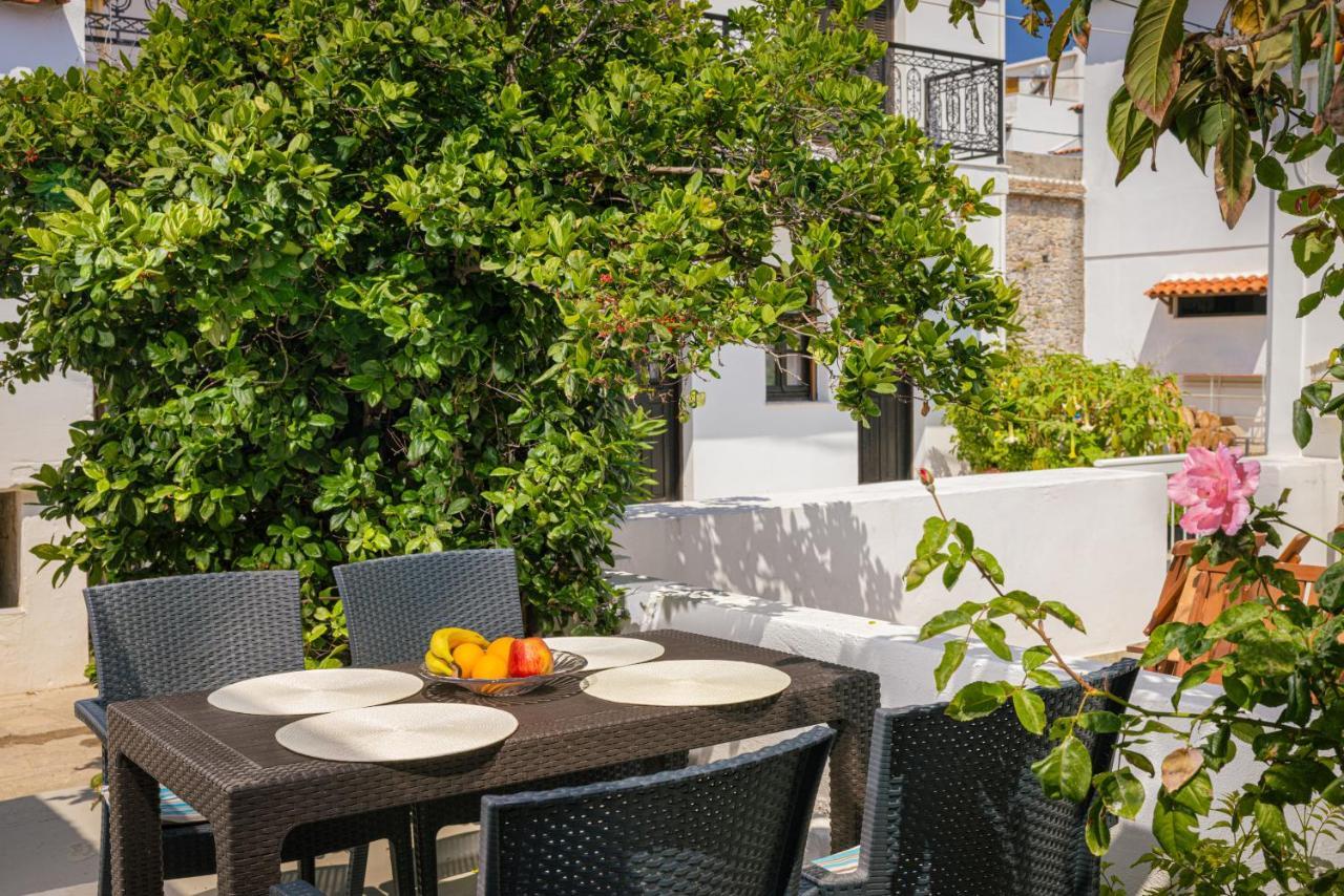 קוקארי Fiera Luxury Apartments. מראה חיצוני תמונה